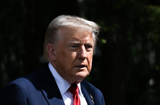 Ketegangan Memuncak: Trump Serukan Penyerahan Total Iran
