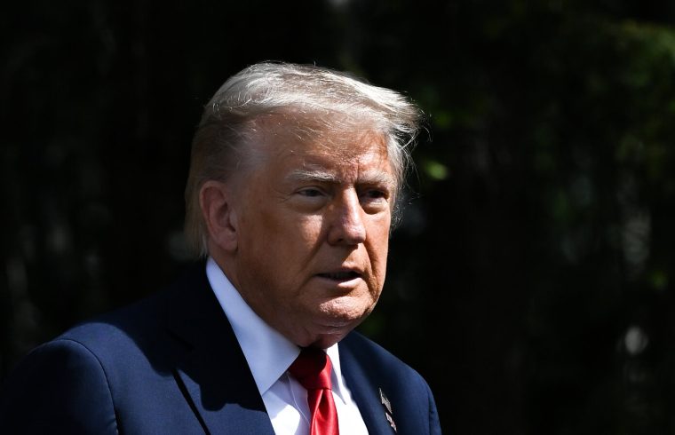 Ketegangan Memuncak: Trump Serukan Penyerahan Total Iran